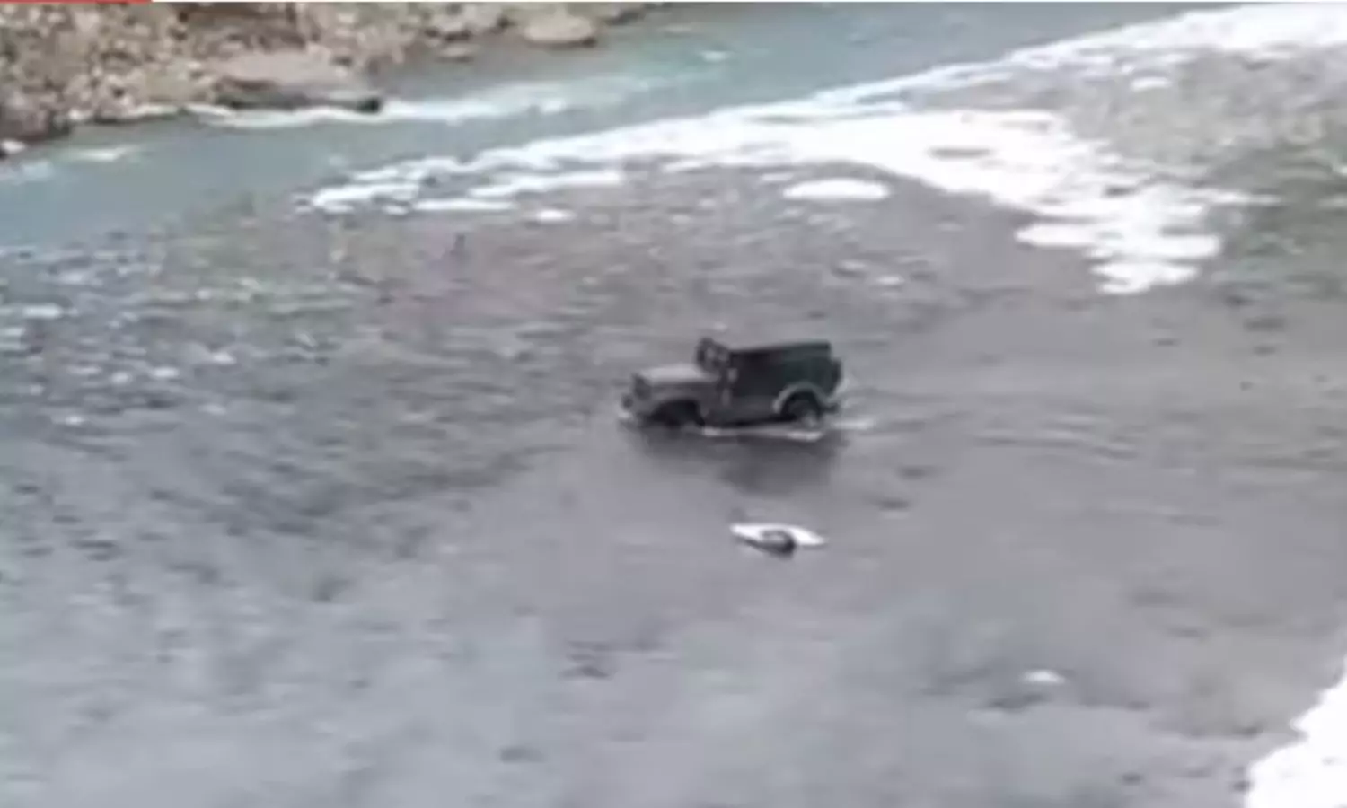 Tourist’s Thar drive through river to avoid Himachal road traffic costs him a challan