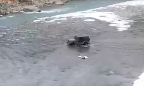 Tourist’s Thar drive through river to avoid Himachal road traffic costs him a challan