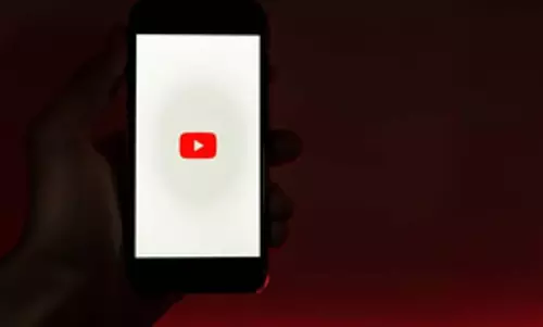 Innovative ways to earn and create on social media