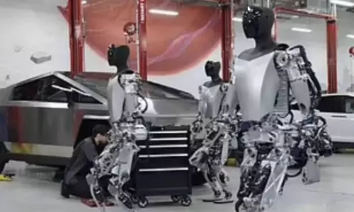 A robot at Elon Musk’s Tesla factory in Texas attacks engineer