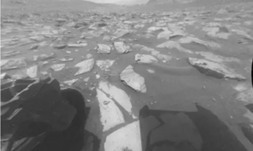 NASAs Curiosity rover captures video of typical Martian day