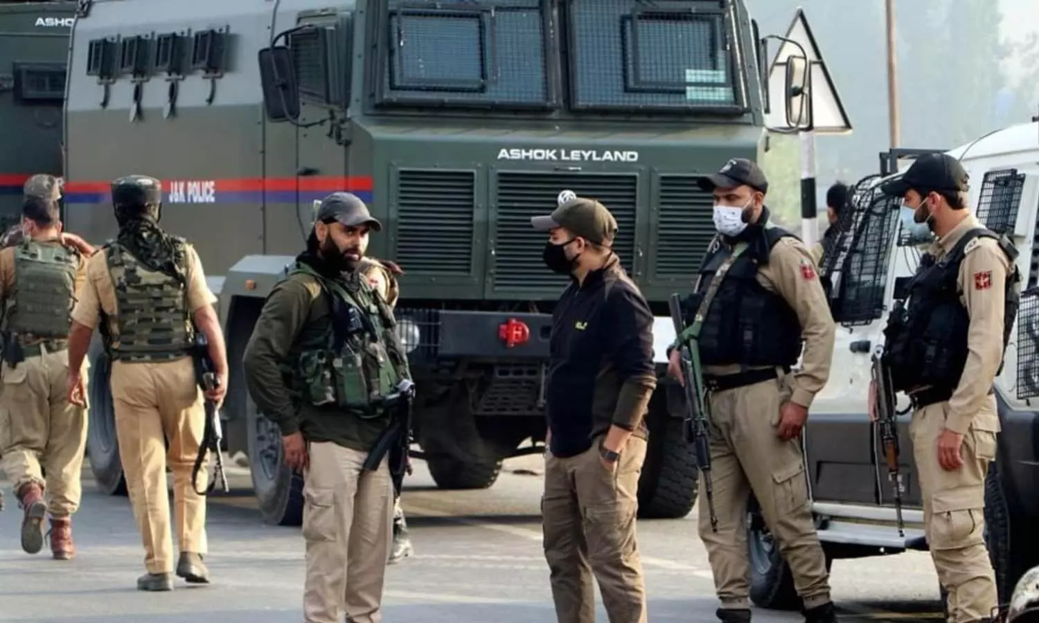 J-K Police announces cash rewards for info on militants, drug trade