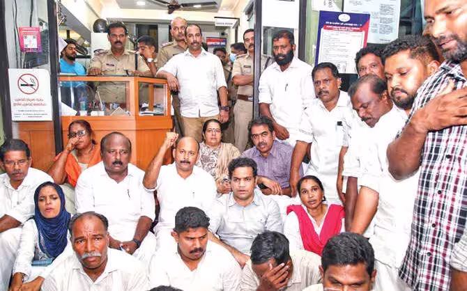 Cong stage sit-in protest at EKM police station; YC workers get bail