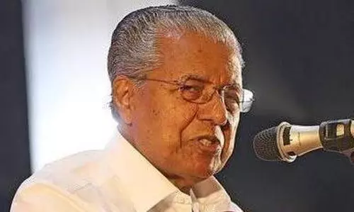 Youth Congress, KSU workers wave black flags at CM Vijayan