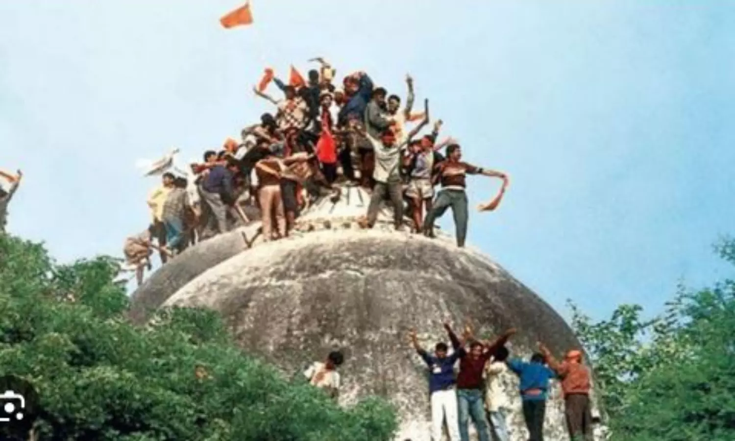 Owaisi slams Fadnavis for celebrating criminal acts of demolishing Babri masjid