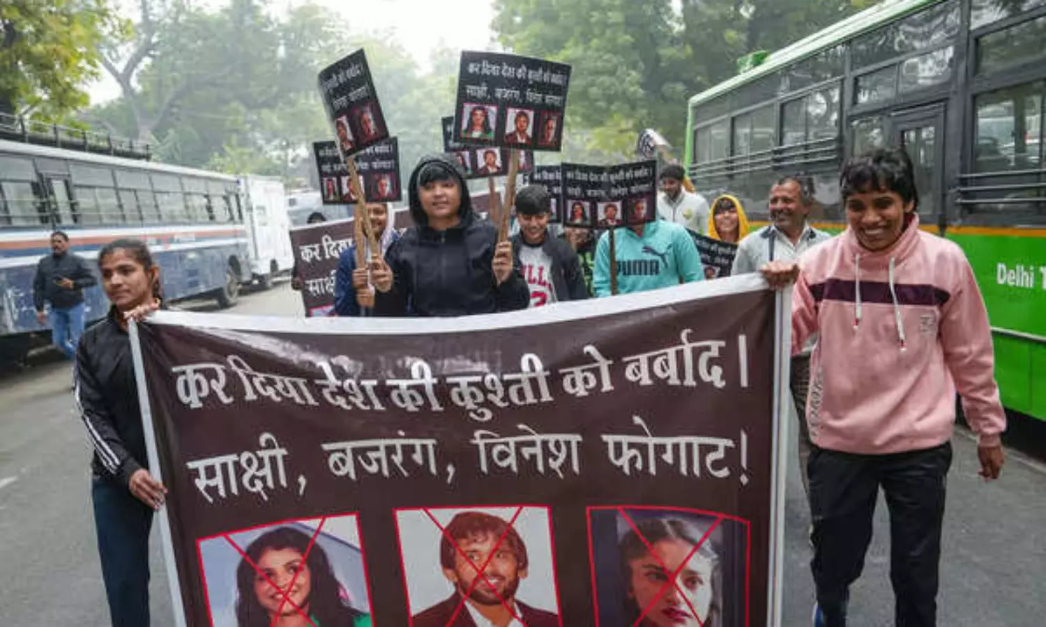 Junior grapplers come out in protest against Bajrang, Sakshi, Vinesh