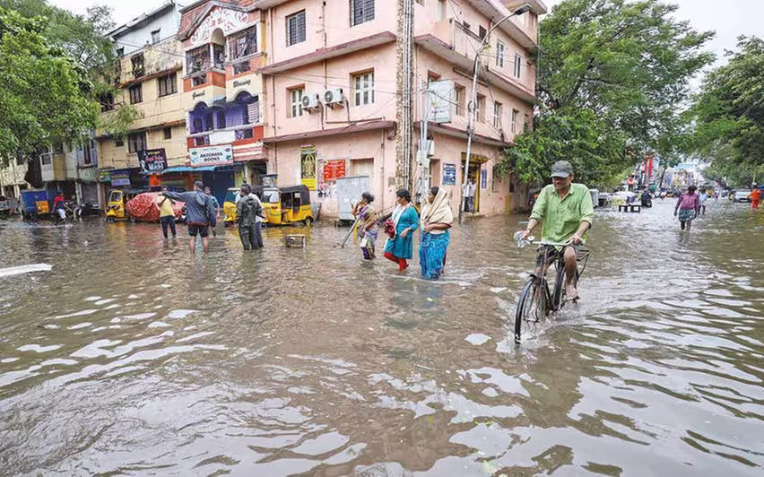 Heavy rains lash Tamil Nadu, holiday for schools, colleges Heavy rains lash Tamil Nadu, holiday for schools, colleges