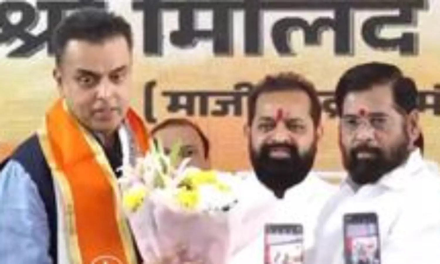 Milind Deora welcomed to Shiv Sena with party flag and flowers