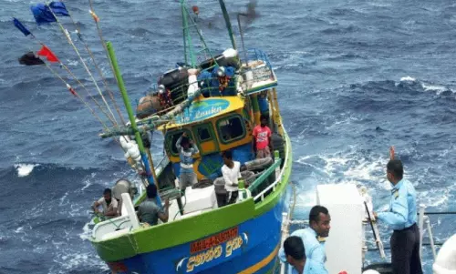 Sri Lanka arrests 10 fishermen for poaching in their waters