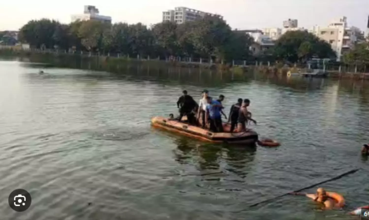 16 schoolkids, teachers drown in Vadodara Lake as boat capsizes
