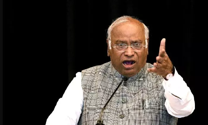 Stomachs cant be filled with Gods pictures: Mallikarjun Kharge