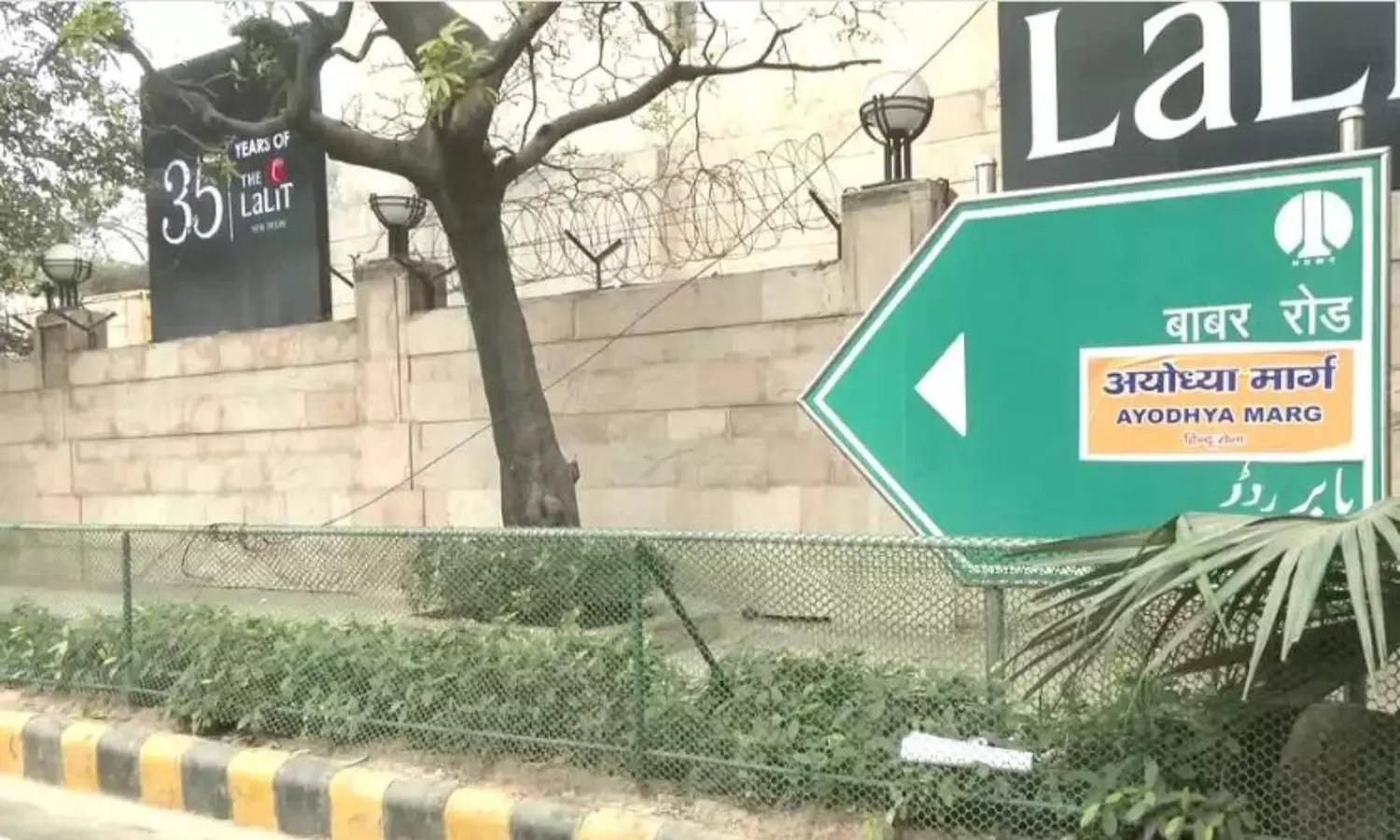 Hindu Sena defaces Delhis Babar Road signage; writes Ayodhya Marg