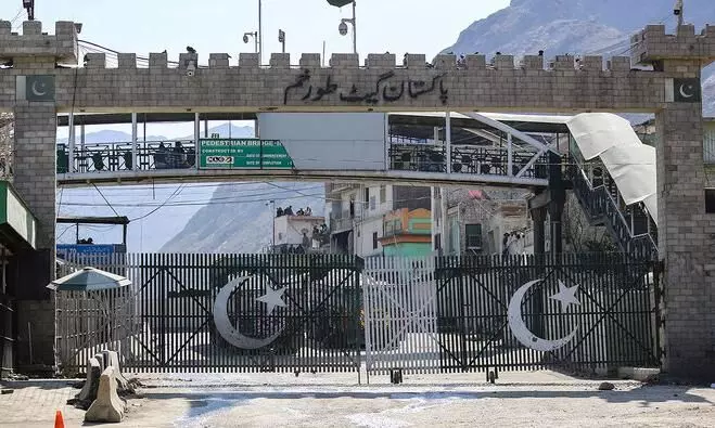 Trade resumes as Pakistan, Afghanistan reopen Torkham border crossing