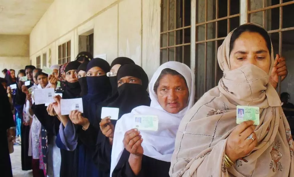 No clear winner likely in Pakistan as voting continues today: report