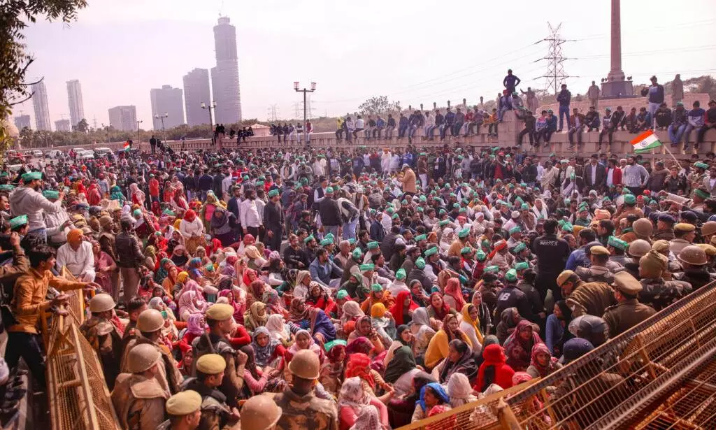 Farmers protest stopped in Noida, massive traffic jams at Delhi borders; Section 144 imposed Farmers protest stopped in Noida, massive traffic jams at Delhi borders; Section 144 imposed