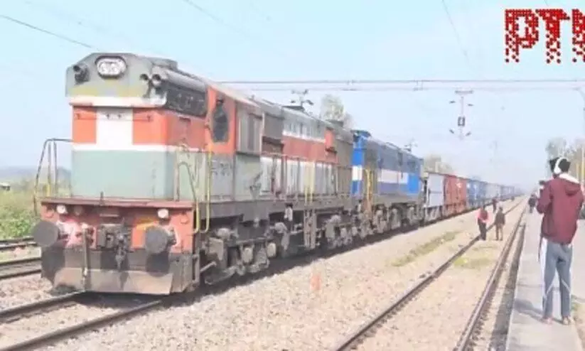 Freight train with 53-wagon runs without drivers for 70 km