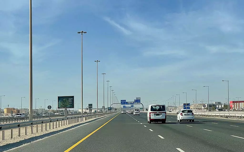 Saudi opens new road to Qatar and UAE, cuts travel time by 1 hour