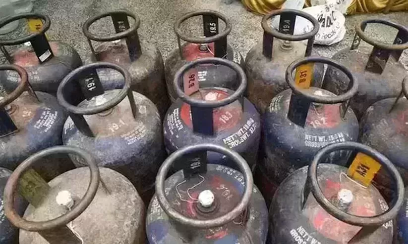 Oil companies hike commercial LPG price by Rs 25.5 per unit