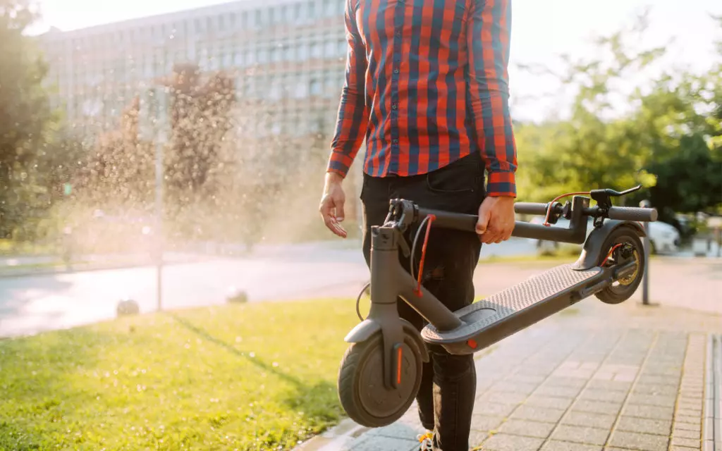 Dubai implements ban on E-Scooters in metro and tram, launching AI robot for monitoring