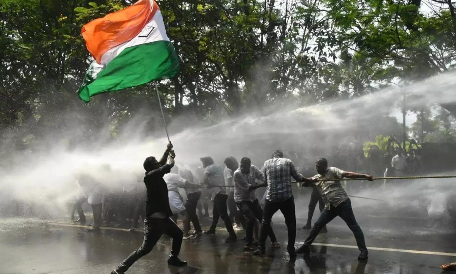 Student death protest: Protesters clash with police before Kerala Secretariat gate