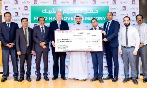 Lulu Hypermarket extends financial aid to Qatar Autism Society