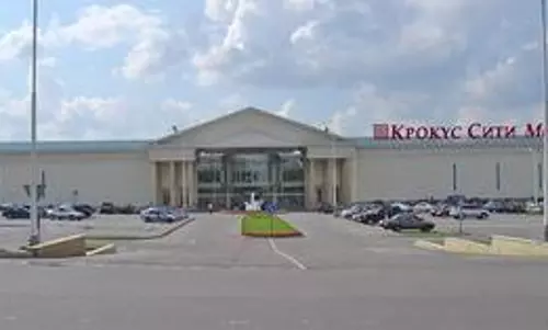 Gunmen open fire in Moscow mall leaving alteast 40 dead