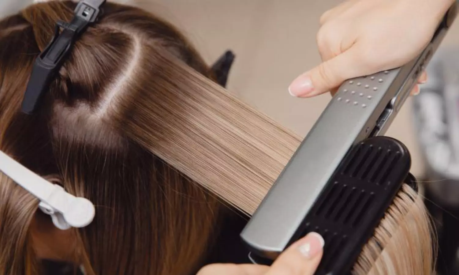Woman who received hair straightening suffers kidney damage