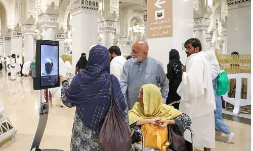 Saudi introduces robots to aid worshippers at Grand Mosque