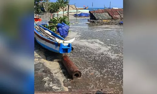 Swell waves cause alarm along Keralas coast, high wave alert until midnight