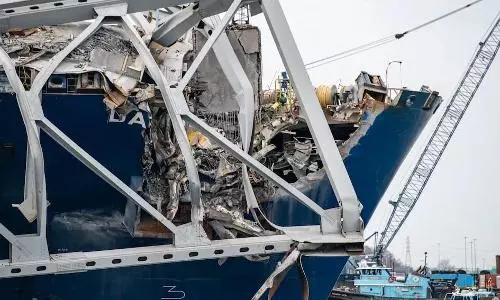 Workers remove 200-ton section of Baltimore Bridge that collapsed