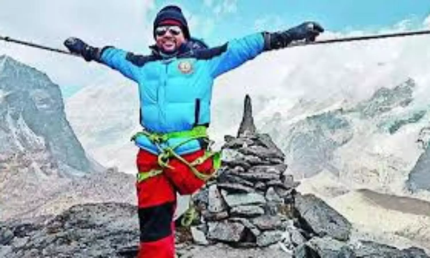 35-year-old amputee climbs summit of Mount Rhenock with 91% physical disability