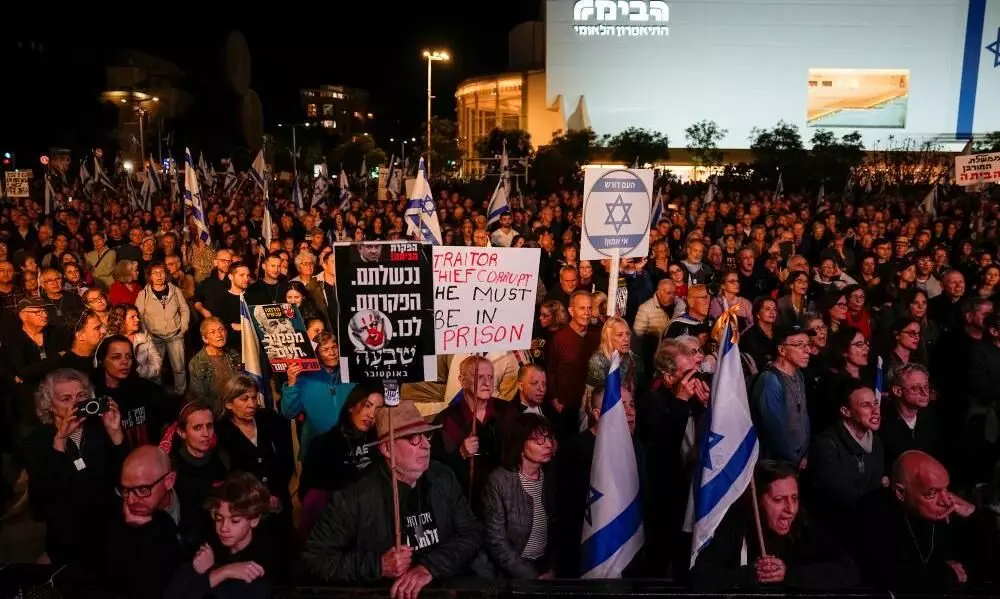 Gaza: Israeli masses take to streets demanding Netanyahus resignation