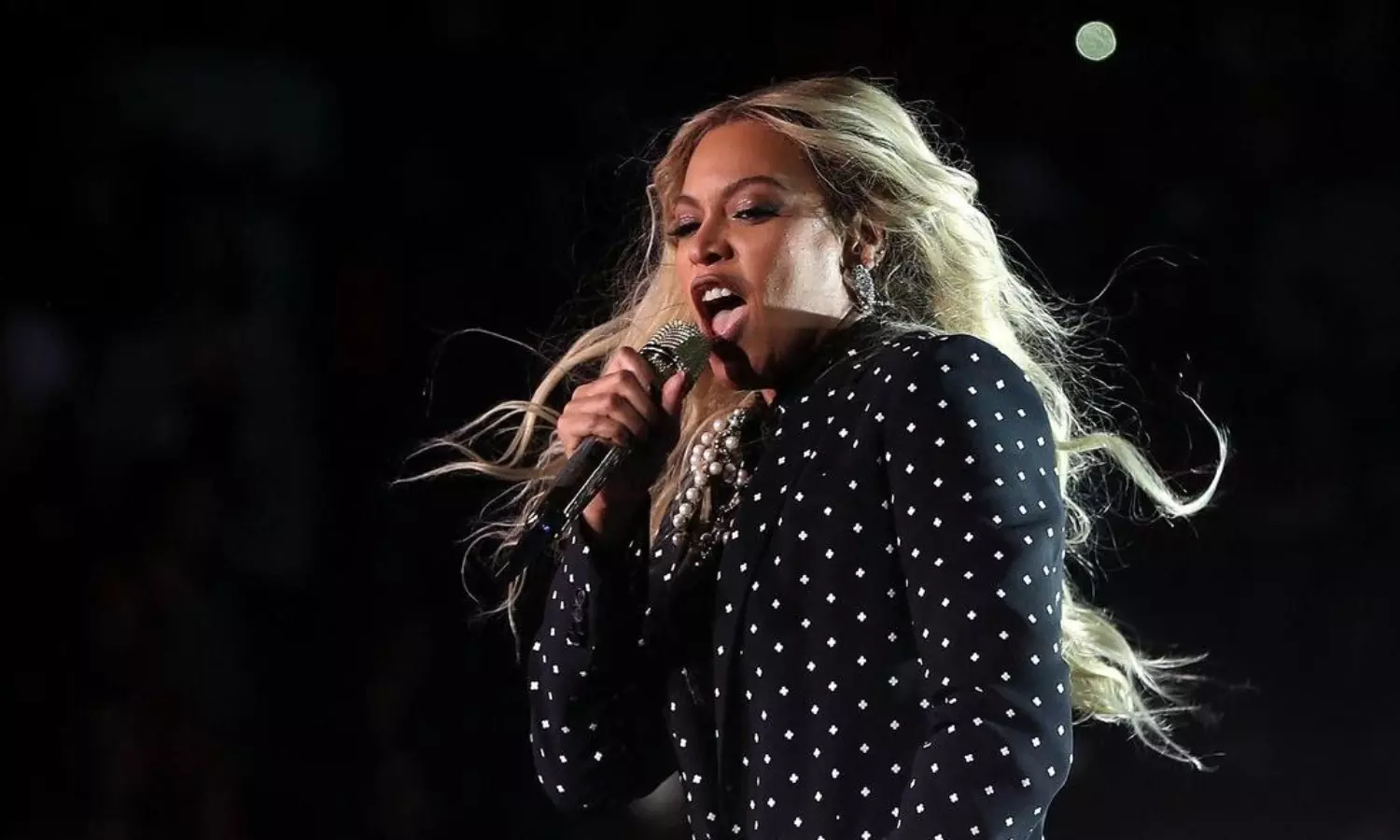 Beyonces eighth #1, as her country album tops Billboard chart