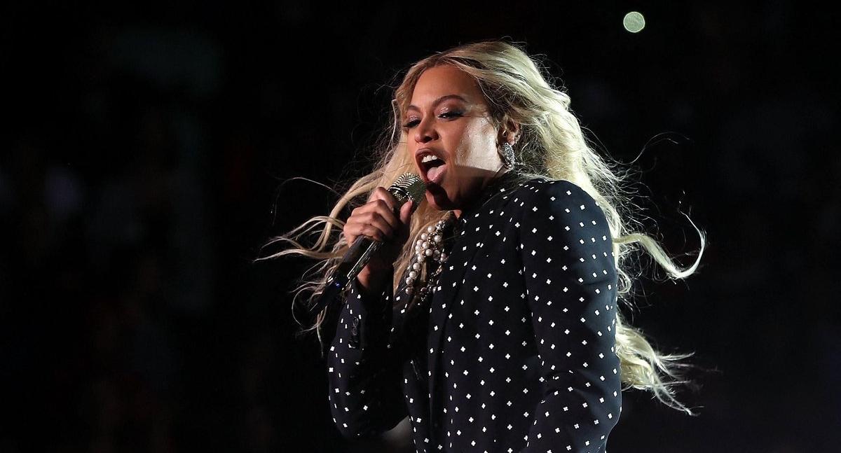 Beyonce's eighth #1, as her country album tops Billboard chart