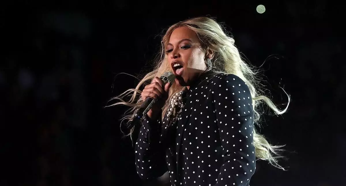Beyonces eighth #1, as her country album tops Billboard chart
