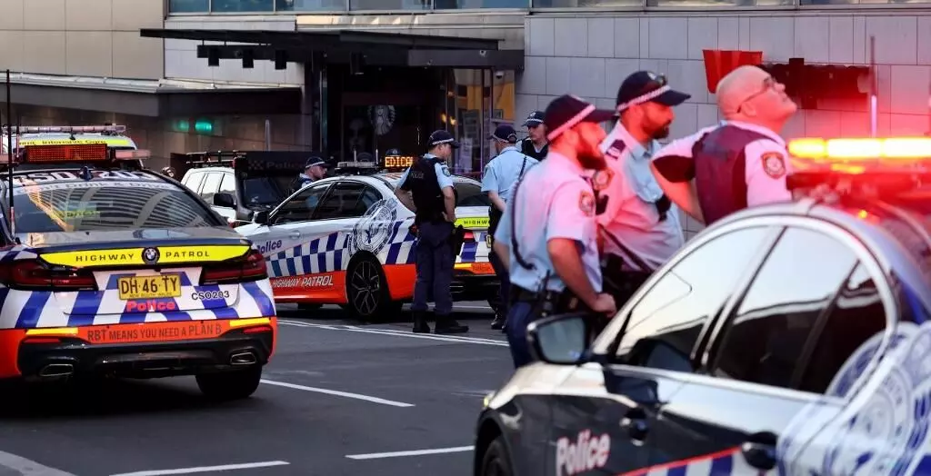 5 killed in crowded Sydney mall stabbing; attacker shot dead