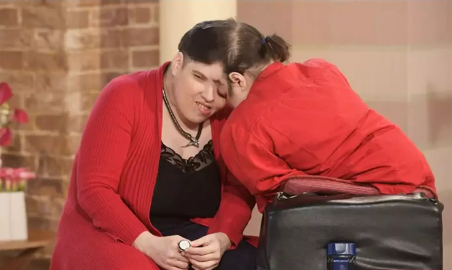 Worlds oldest conjoined twins die; they were 62 years