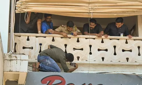FIR registered after unknown assailants open fire outside Salman Khans home