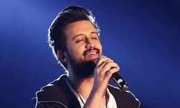 Atif Aslam's graceful interaction with overwhelmed fan at a concert ...
