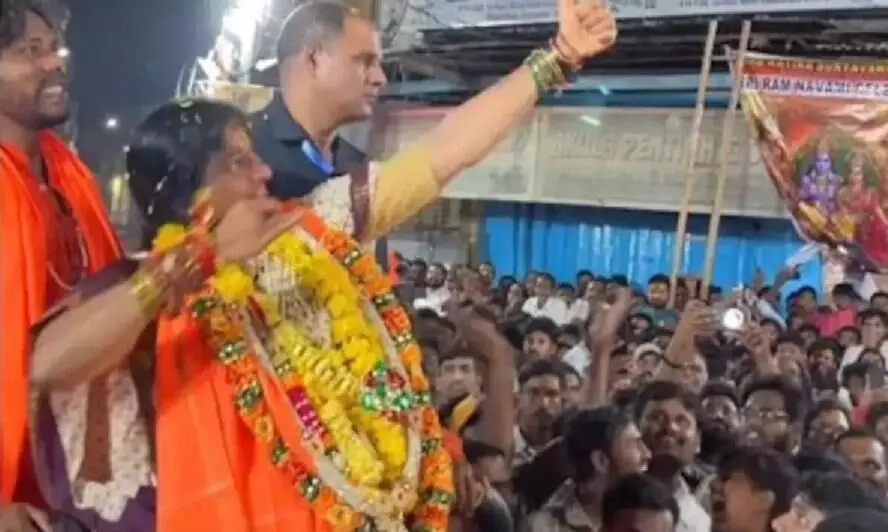 BJP candidates bow & arrow gesture at mosque: she says false case