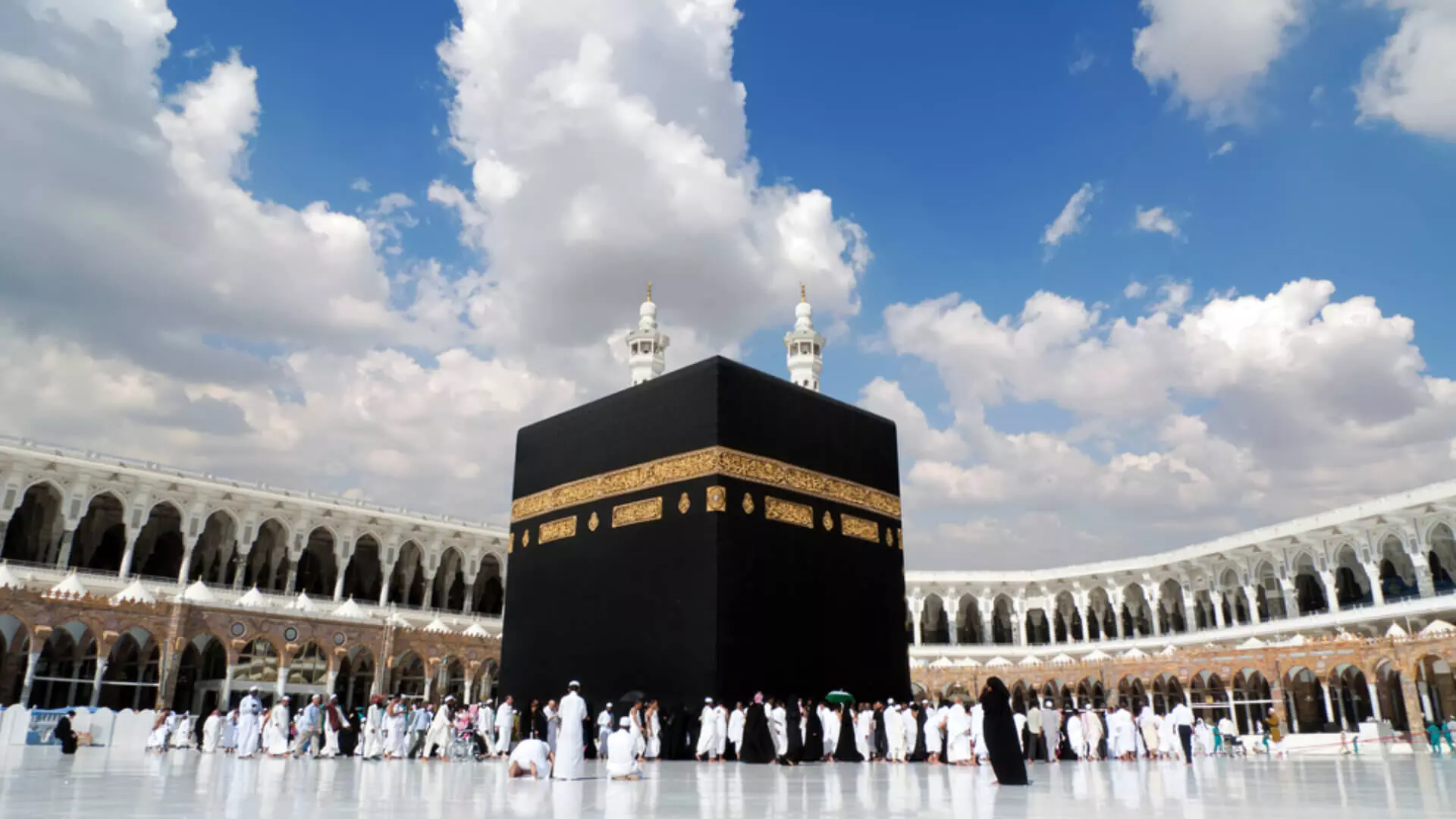 Saudi Arabia allows Umrah for any visa-holder