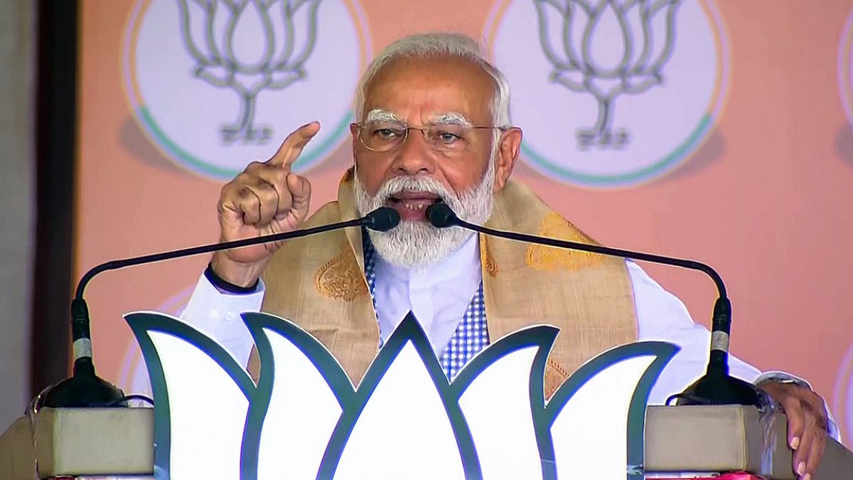 Modi urges BJP candidates to lure voters against Congress Modi urges BJP candidates to lure voters against Congress