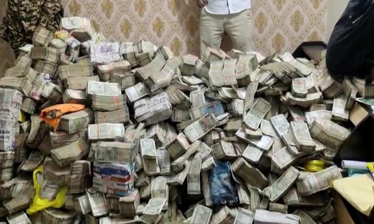 ED discovers mountain of cash in raids on Jharkhand Ministers aide