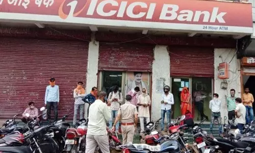 Theft at ICICI bank locker snatches gold worth 5cr