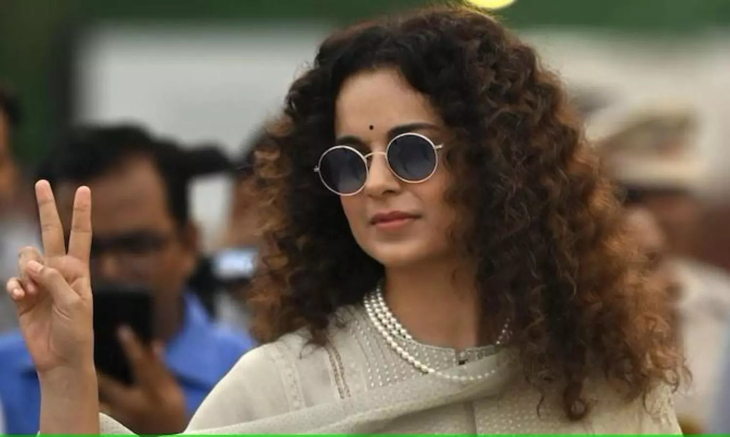 Kangana on self-acclamation: If not me, who else? Khans? Kapoors?