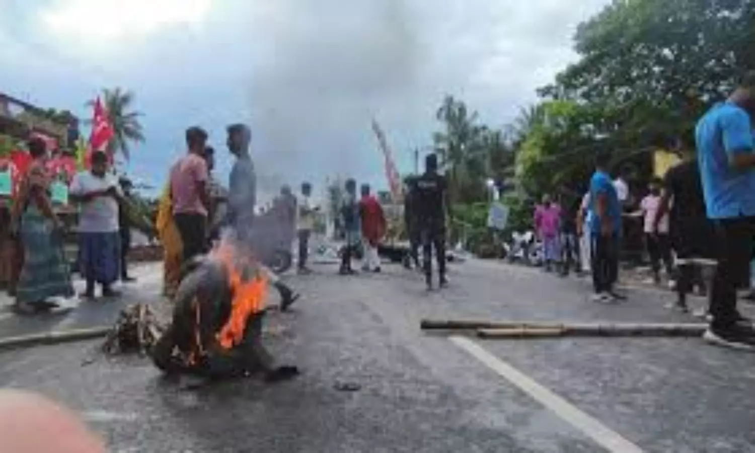 Violence escalates after poll in Bengal left five injured