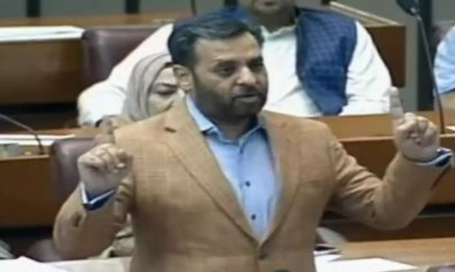 A child died in an open gutter in Karachi, while India..: Pak leader