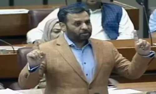 A child died in an open gutter in Karachi, while India..: Pak leader