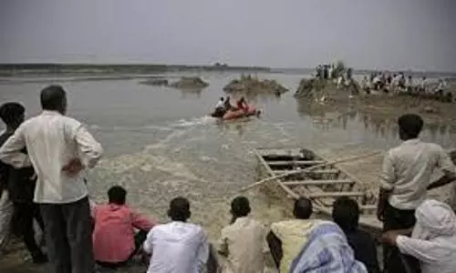 Family of four and boatman die in  boat tragedy