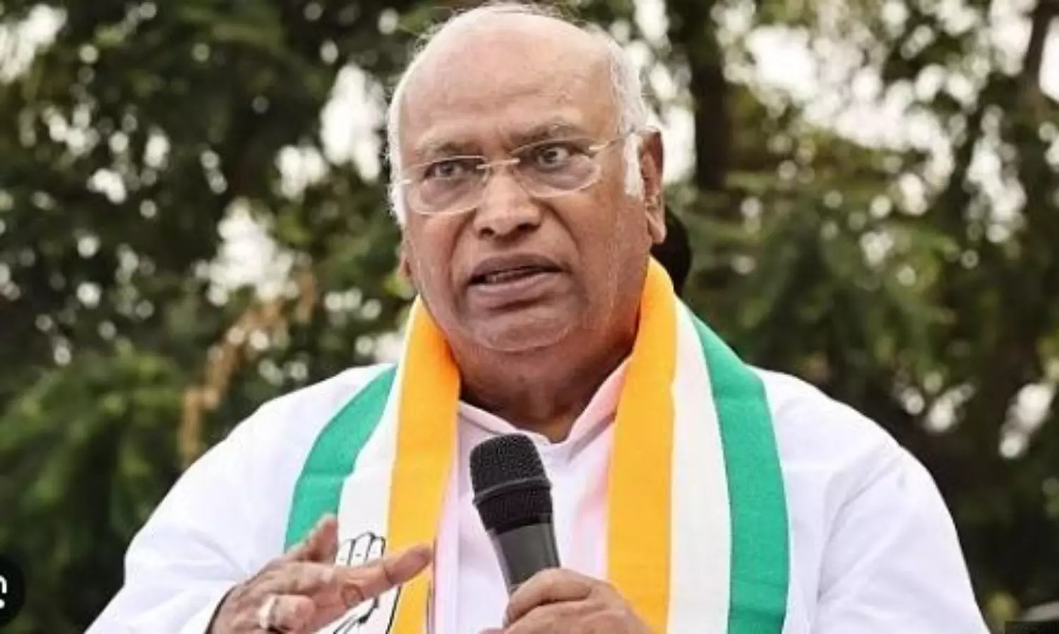 INDIA Blocs PM Candidate a "Kaun Banega Crorepati” question: Kharge